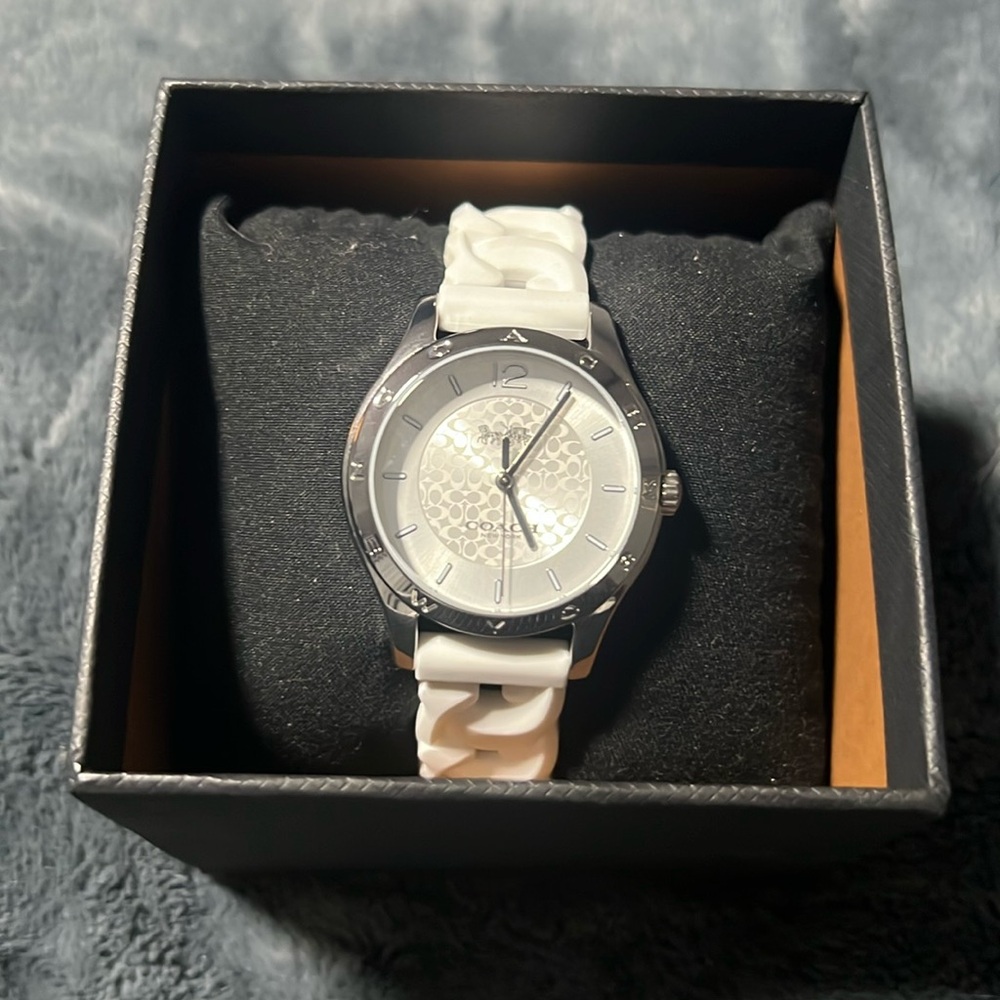 Women’s NWT Coach watch - Maddy with white silicone band